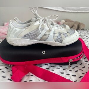 🤍⭐️Nfinity Vengeance size 8⭐️🤍